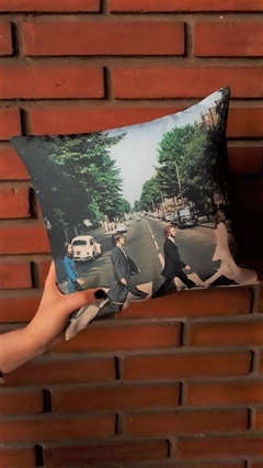 ALMOHADÓN ROCK - THE BEATLES