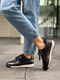TAYLOR RETRO BLACK (NEW IN) en internet