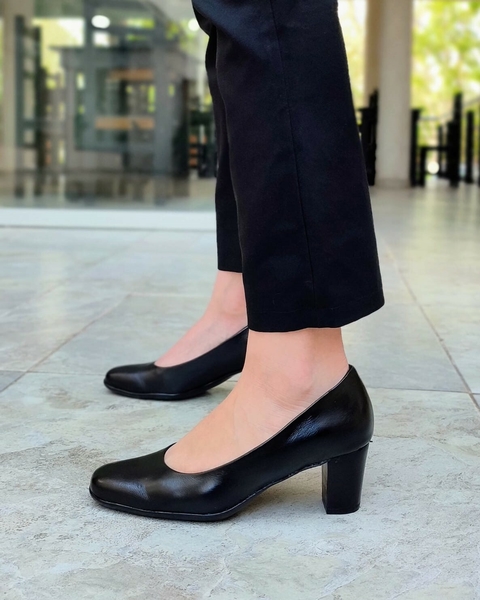 Zapatos OLIVIA, forrados en Cuero y Plantilla Anatómica de latex de cuero. Color Negro. Linea 24hs. Comodidad. (316) - comprar online