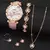 Relógio Feminino com Pulseira de Couro Moda Strass Kit com 6 pçs/ Relógio de Pulso - Pulseira - Colar - Anel - Par de Brincos - Loja Distbeleza