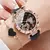 Relógio Feminino com Pulseira de Couro Moda Strass Kit com 4 pçs/ Relógio de Pulso Mais Pulseira de Brinde na internet