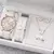 Relógio Feminino com Pulseira de Couro Moda Strass Kit com 6 ou 5 pçs/ Relógio de Pulso - Pulseira - Colar - Anel - Par de Brincos - Loja Distbeleza