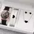 Relógio Feminino com Pulseira de Couro Moda Strass Kit com 6 ou 5 pçs/ Relógio de Pulso - Pulseira - Colar - Anel - Par de Brincos - Loja Distbeleza