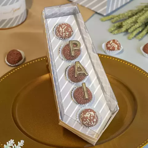 10un Caixa Gravata Dia dos Pais Com Tampa Transparente 2061

Caixa para presentes de dia dos pais, a caixa acompanha berço para acomodar bombons e trufas, porém ela é super versátil. O berço é removível e você pode montar kits ou outros presentes de sua p