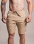 Short masculino de linho na cor natural, com cós elástico e cordão, modelagem confortável.