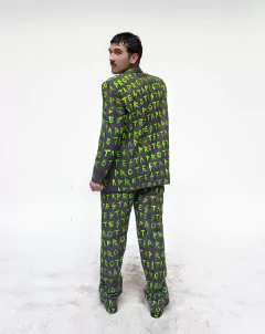 TRAJE PROTESTA NEON en internet