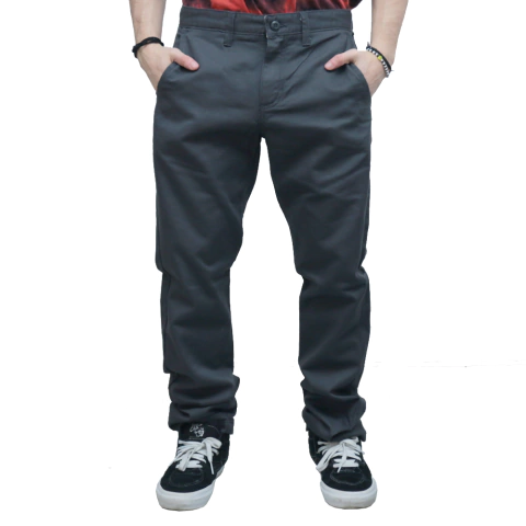 Calça Vans Authentic Chino Slim Grey. Composição: 64% algodão / 34% poliéster / 2% elastano.
