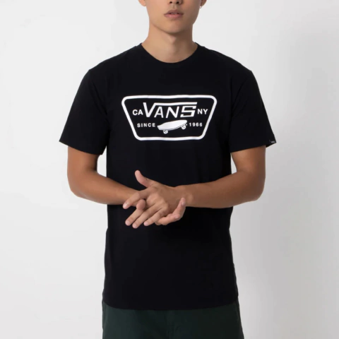 A camiseta Vans Full Patch é um clássico da marca desde, como estampado, 1966. O logo Vans Full Patch, na frente, é uma herança do início da marca californiana e leva consigo as siglas CA (Califórnia) e NY (Nova York). Costas lisas.