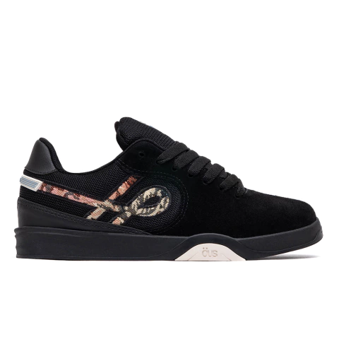 Tênis Oüs Imigrante Serie X Gobelin Black em perfil, com cabedal preto, detalhes bordados coloridos e sola preta.