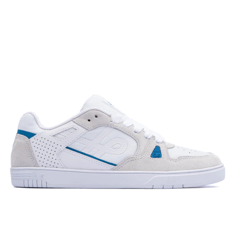 Tênis ÖUS 2K White Piscina Essencial em cor branca com detalhes azuis, vista lateral.