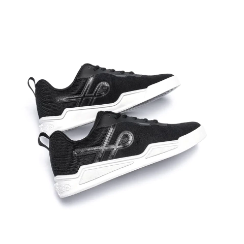 Tênis Ous Arquitetônico Black/Grey Essencial. Cor: Preto / Cinza / Branco. Palmilha circular light, com densidade intermediária, proporcionando conforto e board feel. Borracha Granular A+ no solado. Produto nacional. Calcanhar delineado com contraforte es