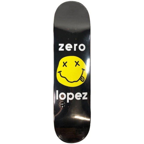 Shape Zero Smiley Lopez 8.25. Shape maple. Tamanho 8.25. Produto importado. Furação para os trucks altamente precisa. Alta performance, resistência e leveza.