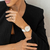 Reloj blanco para mujer Queens Oro Rosa de 40mm con correa de piel en muñeca femenina