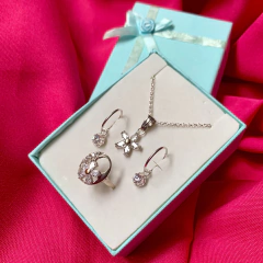 Combo: 3 Joyas Flor con Piedra Nº2 en internet