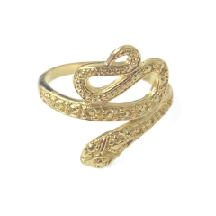 Anillo Laminado en Oro Serpiente Con Piedra