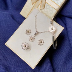Combo: 5 Joyas Flores Plata con Oro Nº2