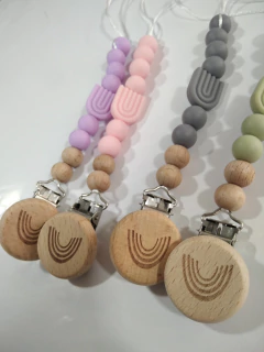 PORTA CHUPETE ARCOIRIS/CORAZON - comprar online