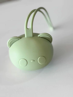 GUARDA CHUPETE PANDA - Pekeños Gigantes