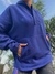 BUZO POLAR CON DETALLE EN CUELLO AZUL FRANCIA