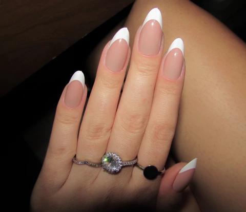 Unha Postiça 30 Unidades Francesinha Branca Clássica Fundo Escuro - comprar online