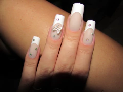 Unha Postiça 24 Unidades Francesinha Branca com Borboleta 3D na internet