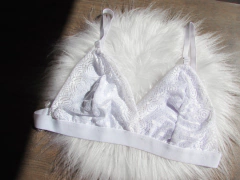 Conjunto Rendado Luxo Branco - Calcinha e Sutiã Regulável Sem Bojo na internet