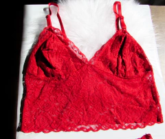Conjunto de Renda Plus Vermelho - Cropped Sem Bojo e Calcinha Short - comprar online