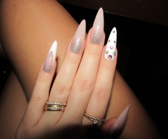 Unha Postiça 24 Unidades Formato Stiletto Comprida Glitter e Aplicações - comprar online