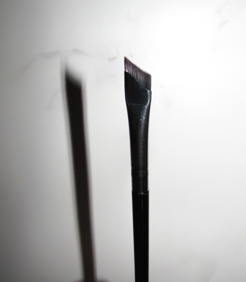 Pincel Chanfrado para Preencher as Sobrancelhas ou Delineador