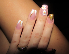 Unha Postiça 24 Unidades Francesinha com Florzinha e Glitter Dourado - comprar online
