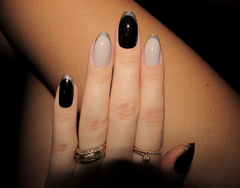 Unha Postiça 24 Unidades Preta e Nude com Francesinha de Glitter - comprar online