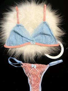 Conjunto de Renda Sem Bojo Sutiã e Calcinha Azul com Rosé GG