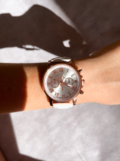Relógio de Pulso com Pulseira em Couro Sintético Branco - comprar online
