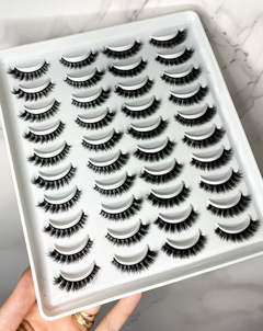 Cartela com 20 Cílios Postiços - H601 - comprar online