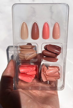Kit com 96 Unhas Postiças em Tons de Nude