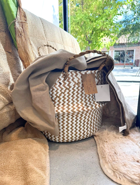 Cesto de palma Vietnamita Zigzag (35x29cm) - comprar online