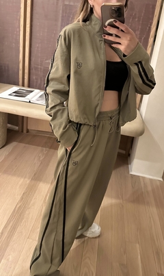 Campera wind sporty BDT VERDE MILITAR - tienda online