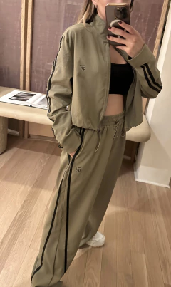 Campera wind sporty BDT VERDE MILITAR - tienda online