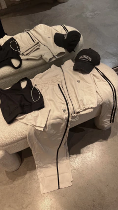 Pantalón wind sporty BDT CREMA