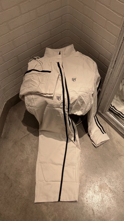 Campera wind sporty BDT CREMA - comprar online