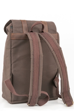 Mochila NÓMADA - De Regalo una Yerbera Cuadrada - - Guanaco