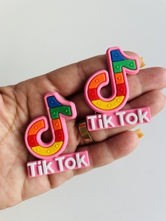 Aplique emborrachad TikTok - 2 unid na internet