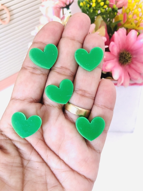 Coracao em acrílico para hair clips aprox 1,5cm - 5 unidades