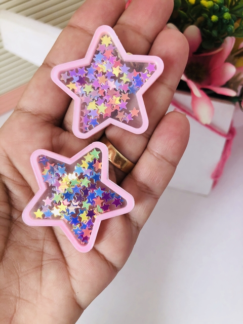 Estrela em acrílico com enchimento estrelinhas - 2 unidades