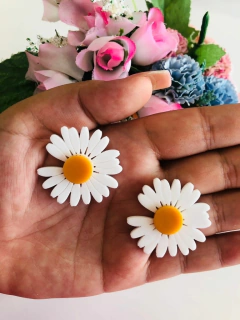 Aplique Margarida em acrílico 2 unid na internet