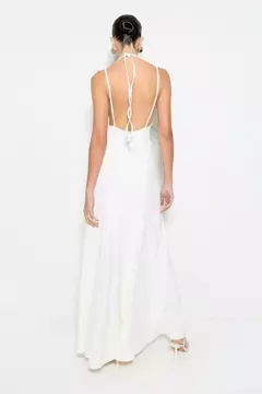 Vestido Longo com Barra Fluida e Amarração no Pescoço Zen