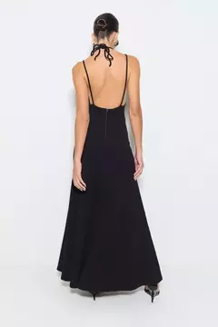 Vestido Longo com Barra Fluida e Amarração no Pescoço Zen na internet