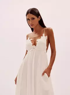 Vestido Longo Godê Decote Bordado Com Alças Gretha Oasis na internet
