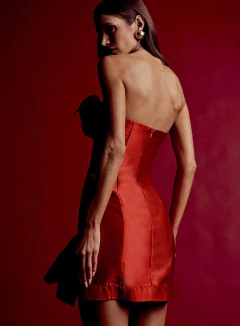 Vestido Curto Slim Decote Reto Barra Babado Tency Oasis na internet