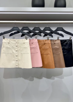 Saia Couro sintetico Evasê Botões Forrados 